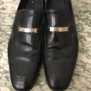 Black men’s Gucci loafers